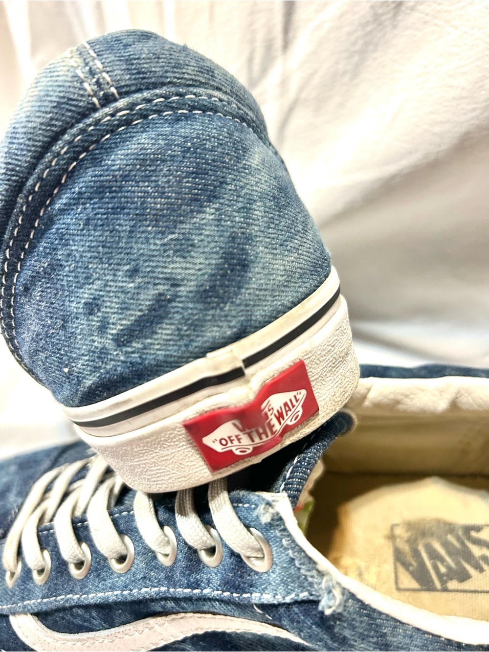 Vans Blue old school Denim Low-Top Sneakers with Red Heel Logo